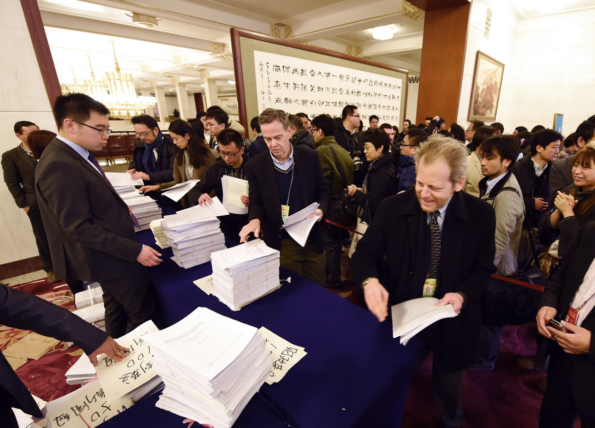 李克強(qiáng)：把發(fā)展智能制造作為主攻方向