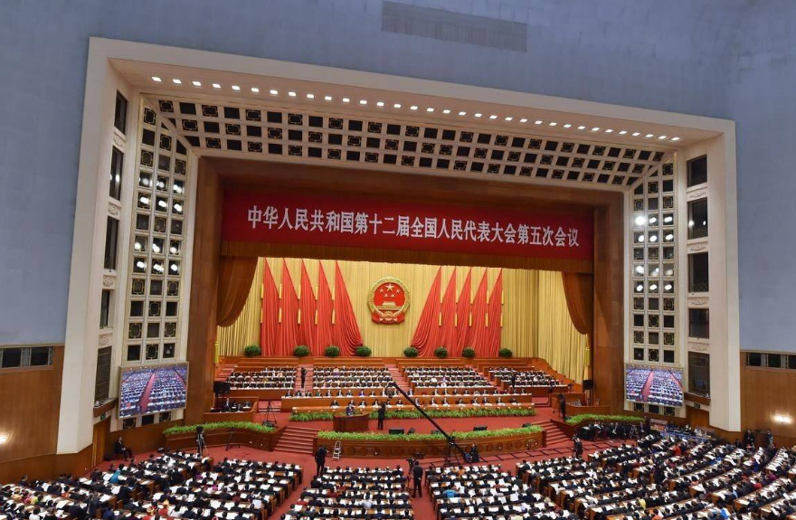 李克強(qiáng)：推行垃圾分類制度 培育壯大節(jié)能環(huán)保產(chǎn)業(yè)