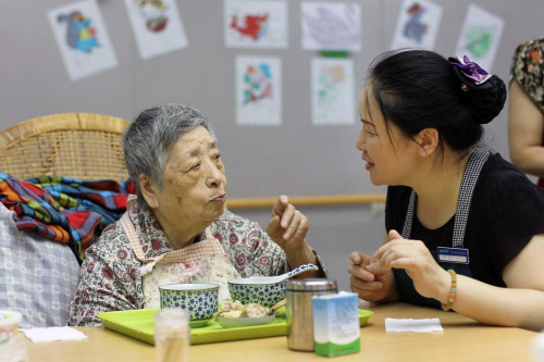 虹口區(qū)首個“長者照護之家”,，午餐三菜一湯，營養(yǎng)軟糯適合老人口味,。