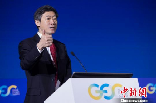 全國政協(xié)委員,、清華大學(xué)中國與世界經(jīng)濟研究中心主任李稻葵