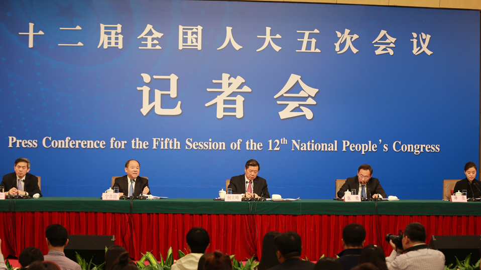 就“經(jīng)濟(jì)社會(huì)發(fā)展與宏觀調(diào)控”的相關(guān)問題答記者問
