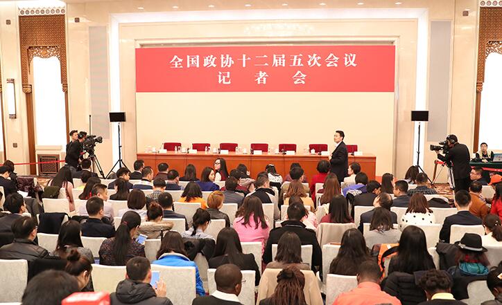 記者會(huì)“政協(xié)委員談促進(jìn)經(jīng)濟(jì)平穩(wěn)健康發(fā)展”
