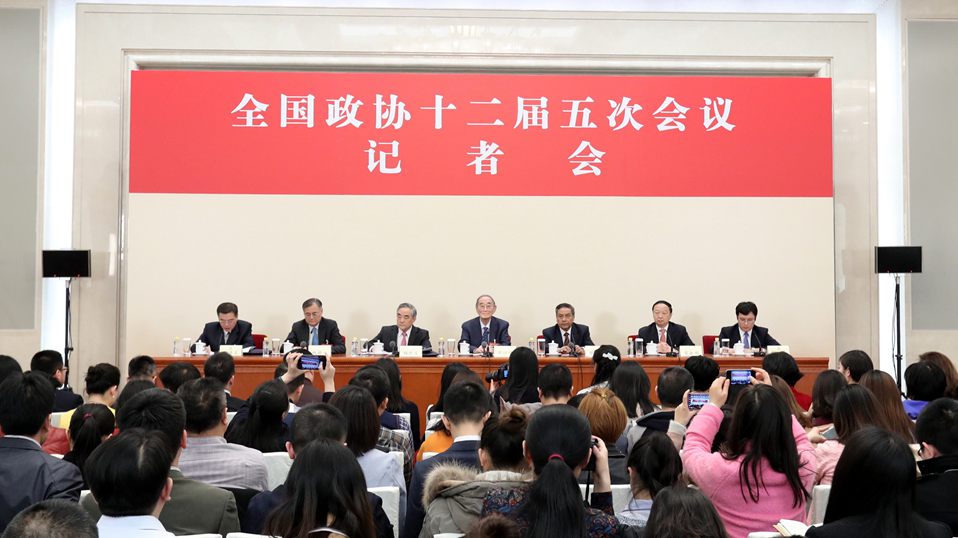 常振明：國(guó)有企業(yè)在去杠桿方面 以債轉(zhuǎn)股為主要方向