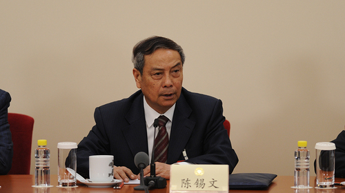 圖為陳錫文回答記者提問,。