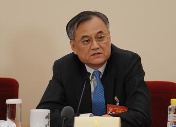 錢穎一：實(shí)現(xiàn)人才紅利 提高教育水平至關(guān)重要