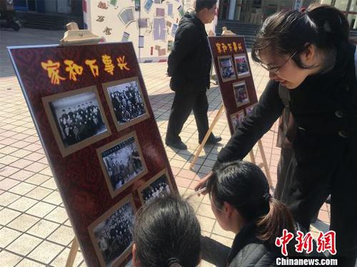 市民圍觀家書展,?！±罴掩S 攝