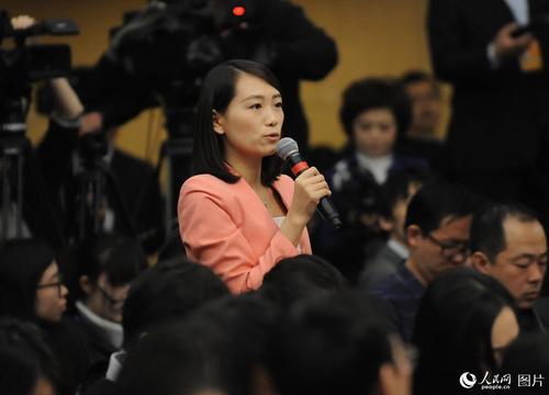 中央電視臺記者提問人民網(wǎng)記者 郝勇 攝