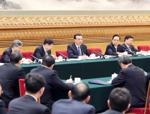 3月6日,，中共中央政治局常委、國務(wù)院總理李克強(qiáng)參加十二屆全國人大五次會議山東代表團(tuán)的審議,。新華社記者 姚大偉 攝
