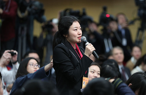 圖為新華社記者提問(wèn),。