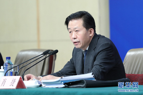 圖為財政部部長肖捷在回答記者提問,。