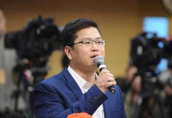 大河報(bào)記者提問(wèn)“財(cái)政部如何提高扶貧資金使用效率”