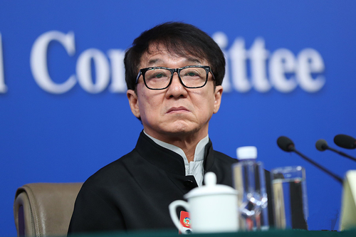圖為全國政協(xié)委員成龍,。_副本