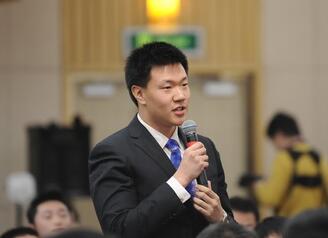 央視記者提問(wèn)“摘帽過(guò)程中的冰火兩重天現(xiàn)象”
