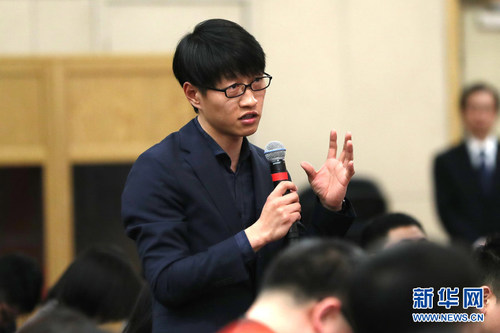 圖為中國國際廣播電臺記者提問,。