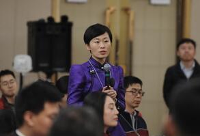 內(nèi)蒙古廣播電視臺(tái)記者提問(wèn)“少數(shù)民族地區(qū)扶貧工作安排”