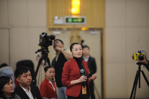 中國(guó)教育電視臺(tái)記者提問(wèn)。