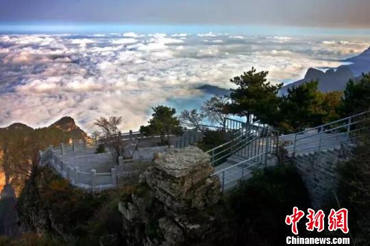 王莽嶺景區(qū),?！叭藡D女節(jié)”期間，該景區(qū)推出“女士免票，男士半價(jià)”的福利,。山西省旅發(fā)委官方供圖