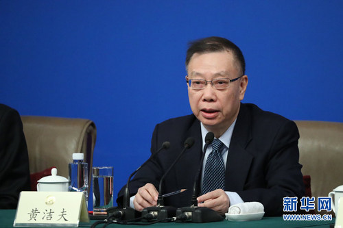 圖為全國(guó)政協(xié)常委,、教科文衛(wèi)體委員會(huì)副主任,，原衛(wèi)生部副部長(zhǎng)黃潔夫。