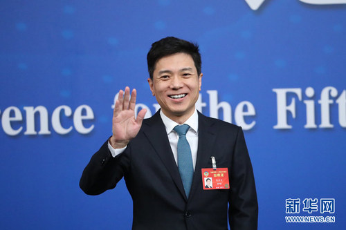 圖為全國政協(xié)委員，全國工商聯(lián)副主席,，百度公司董事長兼首席執(zhí)行官李彥宏,。