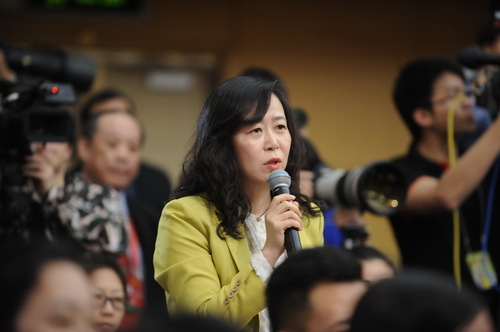 法制日報記者提問,。