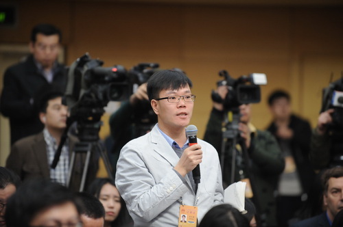 瞭望周刊記者提問,。