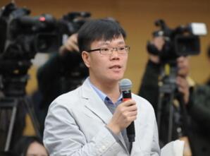 瞭望周刊記者提問“立法工作遇到新形勢(shì)挑戰(zhàn)”