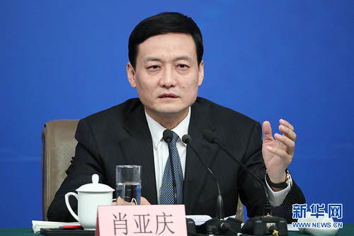 圖為國務(wù)院國有資產(chǎn)監(jiān)督管理委員會主任肖亞慶回答記者提問,。
