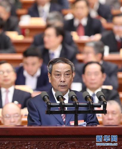 3月9日，全國(guó)政協(xié)十二屆五次會(huì)議在北京人民大會(huì)堂舉行第二次全體會(huì)議,。這是陳錫文委員作《深入推進(jìn)農(nóng)業(yè)供給側(cè)結(jié)構(gòu)性改革著力提升農(nóng)業(yè)綜合效益和農(nóng)產(chǎn)品競(jìng)爭(zhēng)力》的發(fā)言,。 新華社記者 劉衛(wèi)兵 攝