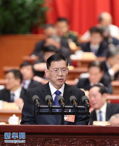 3月9日,，全國(guó)政協(xié)十二屆五次會(huì)議在北京人民大會(huì)堂舉行第二次全體會(huì)議。這是郝明金委員代表民建中央作《培育發(fā)展新生中小城市推進(jìn)新型城鎮(zhèn)化建設(shè)》的發(fā)言,。 新華社記者 張鐸 攝