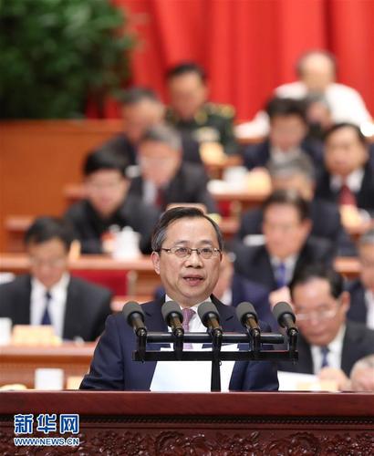 3月9日,，全國(guó)政協(xié)十二屆五次會(huì)議在北京人民大會(huì)堂舉行第二次全體會(huì)議。這是鄭惠強(qiáng)委員代表民盟中央作《振興實(shí)體經(jīng)濟(jì) 打造制造強(qiáng)國(guó)》的發(fā)言,?！?新華社記者 張鐸 攝