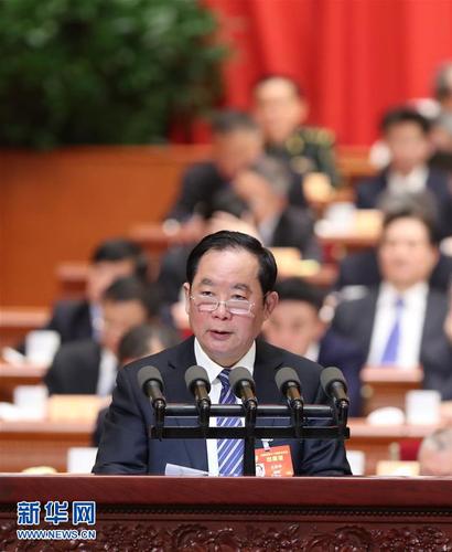 3月9日,，全國(guó)政協(xié)十二屆五次會(huì)議在北京人民大會(huì)堂舉行第二次全體會(huì)議。這是朱維群委員代表全國(guó)政協(xié)民族和宗教委員會(huì)作《關(guān)于自然保護(hù)區(qū)建設(shè)與管理頂層設(shè)計(jì)的建議》的發(fā)言,。 　新華社記者 張鐸 攝