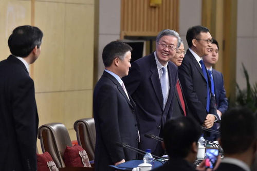 央行行長(zhǎng)周小川向媒體打招呼,。
