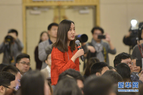 鳳凰衛(wèi)視記者提問(wèn)王健 攝