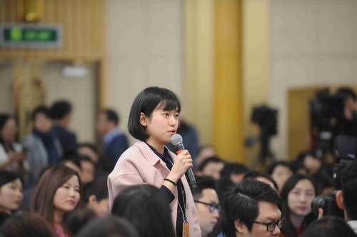 金融時(shí)報(bào)記者提問,。