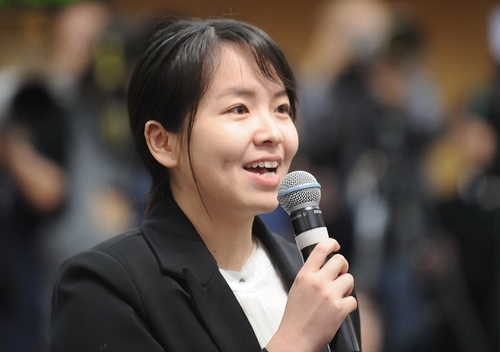 中國(guó)日?qǐng)?bào)記者提問。