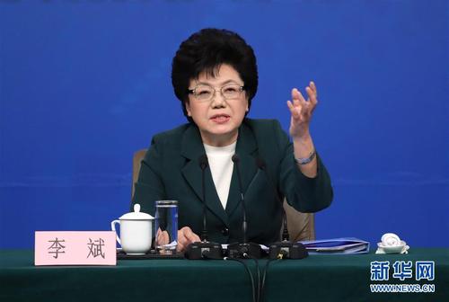 這是李斌在回答記者提問,。