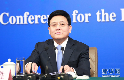 圖為國家衛(wèi)生計生委副主任,、國務院醫(yī)改辦主任王賀勝,。
