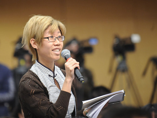 新加坡海峽時報記者提問,。