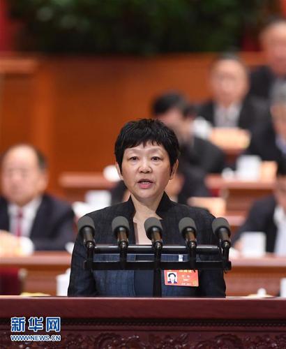3月11日，全國政協(xié)十二屆五次會(huì)議在北京人民大會(huì)堂舉行第四次全體會(huì)議,。這是印紅委員作《力戒表面看齊 狠抓政策落地》的發(fā)言,。 新華社記者張鐸 攝