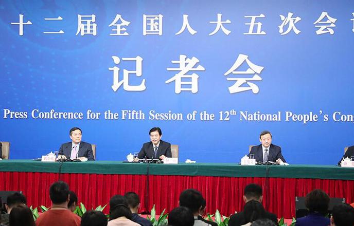 十二屆全國人大五次會議商務(wù)部負責人就“改革開放調(diào)結(jié)構(gòu) 創(chuàng)新驅(qū)動促發(fā)展”答記者問