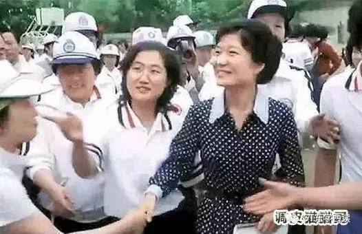 年輕的樸槿惠和崔順實(shí),。
