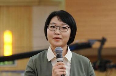 鳳凰衛(wèi)視記者提問“大病保險實效”