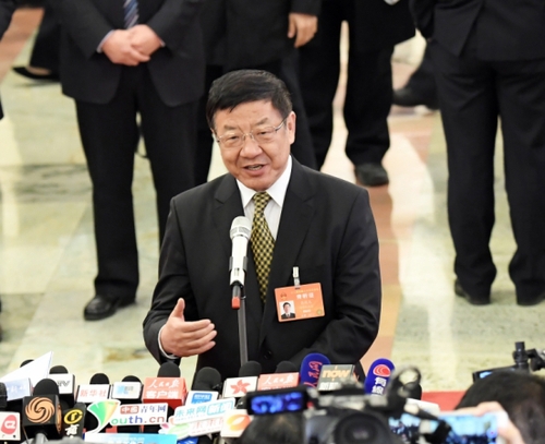 3月12日,，十二屆全國人大五次會(huì)議在北京人民大會(huì)堂舉行第三次全體會(huì)議,。這是國家林業(yè)局局長(zhǎng)張建龍接受采訪。新華社記者 趙穎全攝