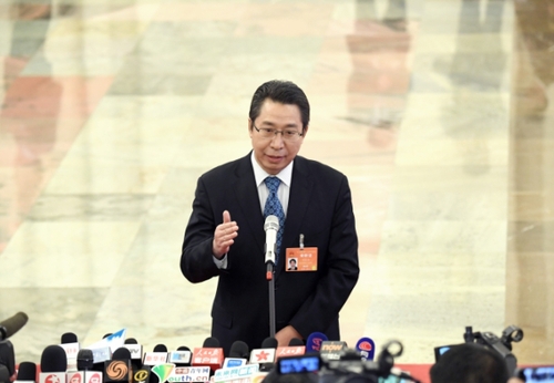 3月12日,，十二屆全國人大五次會(huì)議在北京人民大會(huì)堂舉行第三次全體會(huì)議。這是國家知識(shí)產(chǎn)權(quán)局局長(zhǎng)申長(zhǎng)雨接受采訪,。新華社記者 趙穎全攝