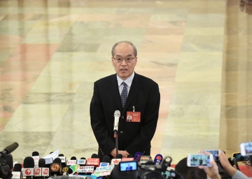 3月12日,，十二屆全國人大五次會(huì)議在北京人民大會(huì)堂舉行第三次全體會(huì)議,。這是司法部部長(zhǎng)張軍接受采訪。新華社記者 趙穎全攝