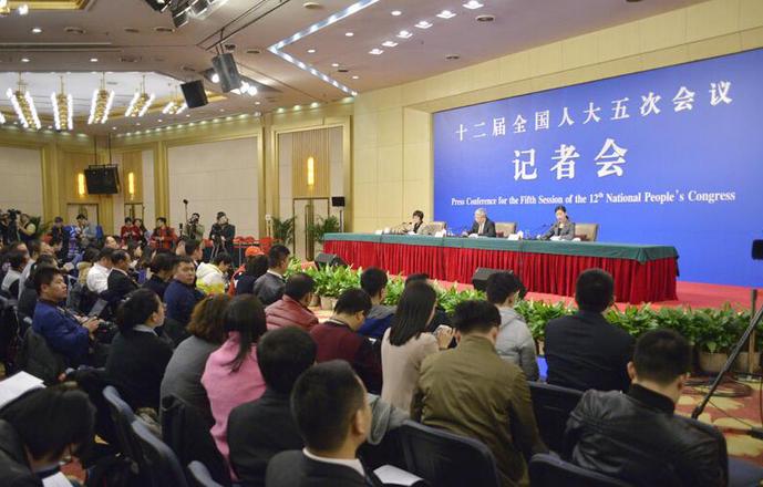 十二屆全國人大五次會議國務(wù)院扶貧辦負責人就“脫貧攻堅工作”答記者問