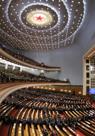 3月13日,，全國政協(xié)十二屆五次會議在北京人民大會堂舉行閉幕會,。這是閉幕會結束后，全國政協(xié)委員離開會場,。