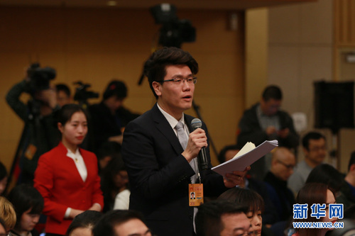圖為新華社記者提問,。