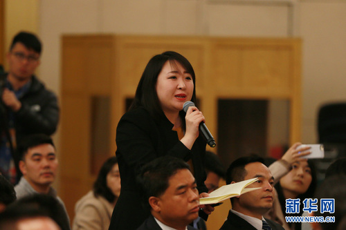 圖為中國(guó)國(guó)際廣播電臺(tái)記者提問(wèn)。