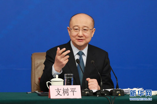 圖為國家質(zhì)檢總局局長支樹平回答記者提問,。